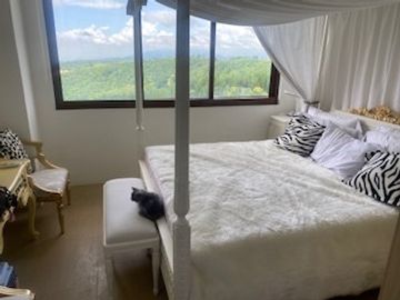 3 Bedroom Penthouse Unit For Sale in Woodridge Tagaytay Highlands.