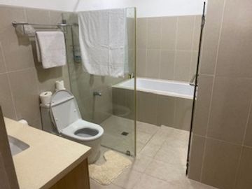 3 Bedroom Penthouse Unit For Sale in Woodridge Tagaytay Highlands.