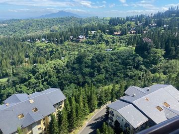3 Bedroom Penthouse Unit For Sale in Woodridge Tagaytay Highlands.