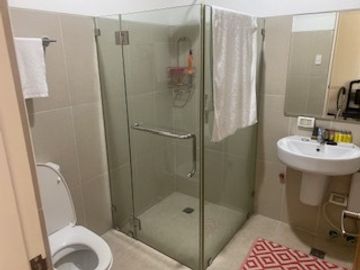 3 Bedroom Penthouse Unit For Sale in Woodridge Tagaytay Highlands.