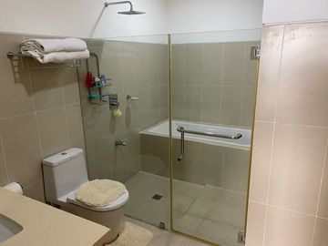 3 Bedroom Penthouse Unit For Sale in Woodridge Tagaytay Highlands.