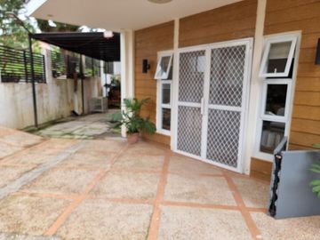 5 BEDROOM 2 STOREY ZEN DESIGN HOUSE IN A CORNER LOT