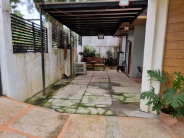 5 BEDROOM 2 STOREY ZEN DESIGN HOUSE IN A CORNER LOT