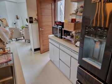 5 BEDROOM 2 STOREY ZEN DESIGN HOUSE IN A CORNER LOT