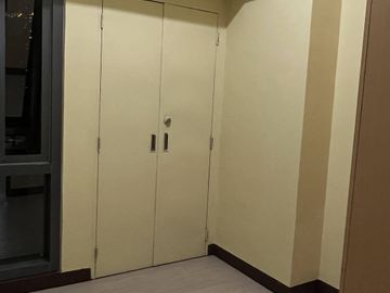 RUSH!! 2BR Condo For Sale in Greenbelt Hamilton, Legazpi Village, Makati City