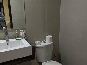 RUSH!! 2BR Condo For Sale in Greenbelt Hamilton, Legazpi Village, Makati City