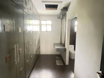 For Sale: Pre Owned Provincial Luxury House In Pampanga, Mexico