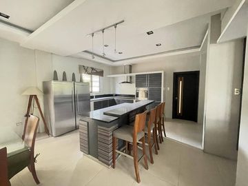 For Sale: Pre Owned Provincial Luxury House In Pampanga, Mexico
