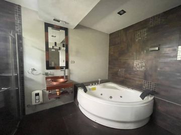 For Sale: Pre Owned Provincial Luxury House In Pampanga, Mexico
