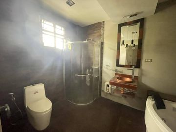 For Sale: Pre Owned Provincial Luxury House In Pampanga, Mexico