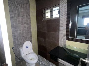 For Sale: Pre Owned Provincial Luxury House In Pampanga, Mexico