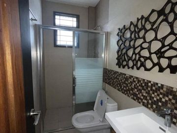 For Sale: Pre Owned Provincial Luxury House In Pampanga, Mexico