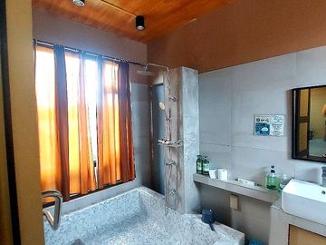 Spacious 4-Storey House and Lot in Bonifacio Village, Quezon City