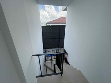 Your Dream Mansion in QC – 5BR, Pool, Rooftop, Elevator, 6-Car Garage - Gio