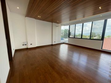 Your Dream Mansion in QC – 5BR, Pool, Rooftop, Elevator, 6-Car Garage - Gio