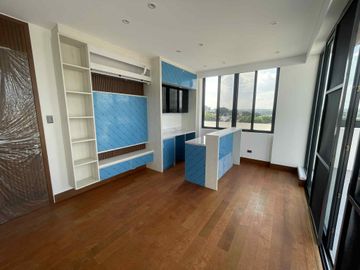 Your Dream Mansion in QC – 5BR, Pool, Rooftop, Elevator, 6-Car Garage - Gio
