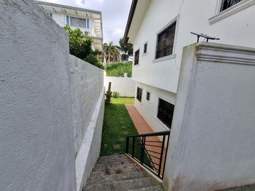 2-STOREY 4 BEDROOM HOUSE IN METRO TAGAYTAY