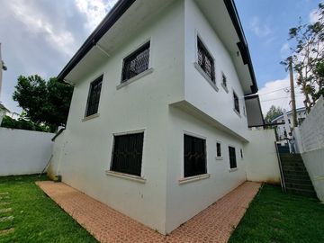 2-STOREY 4 BEDROOM HOUSE IN METRO TAGAYTAY