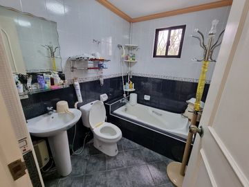 2-STOREY 4 BEDROOM HOUSE IN METRO TAGAYTAY