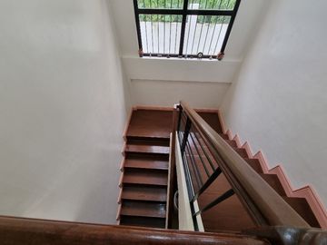 2-STOREY 4 BEDROOM HOUSE IN METRO TAGAYTAY