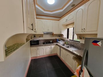 2-STOREY 4 BEDROOM HOUSE IN METRO TAGAYTAY