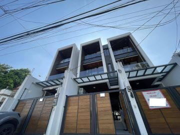 Live Grand in This Stunning 3-Storey Townhouse in Don Antonio Heights QC -Keziah