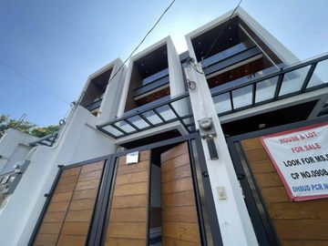 Live Grand in This Stunning 3-Storey Townhouse in Don Antonio Heights QC -Keziah