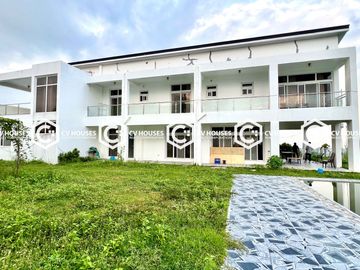 A Scenic View of City & Mt. Arayat: 4 Bedrooms Villa for Sale Located in Clark