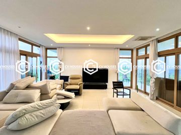 A Scenic View of City & Mt. Arayat: 4 Bedrooms Villa for Sale Located in Clark