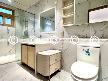 A Scenic View of City & Mt. Arayat: 4 Bedrooms Villa for Sale Located in Clark