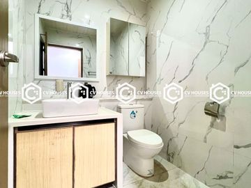 A Scenic View of City & Mt. Arayat: 4 Bedrooms Villa for Sale Located in Clark