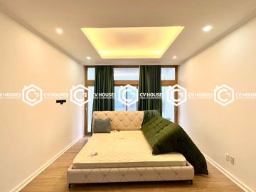 A Scenic View of City & Mt. Arayat: 4 Bedrooms Villa for Sale Located in Clark