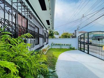 542sqm Pre-Owned: 4 Bedrooms Bungalow House and Lot for Sale