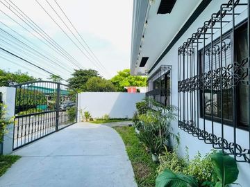 542sqm Pre-Owned: 4 Bedrooms Bungalow House and Lot for Sale