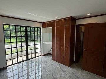 Newly Renovated, Elegant Golf Townhouse for sale in Manila Southwoods
