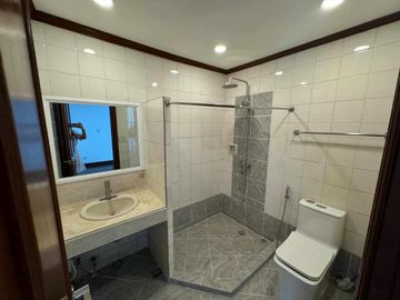 Newly Renovated, Elegant Golf Townhouse for sale in Manila Southwoods