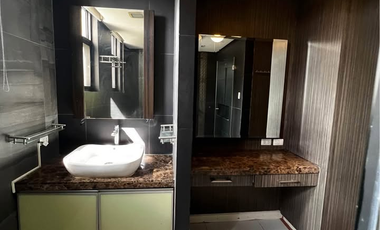 4 Storey Townhouse With 5Br and Pocket garden in Scout Ybardolaza, QC