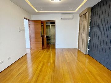 FOR SALE: South Forbes Silang Brand New House near CALAX Nuvali