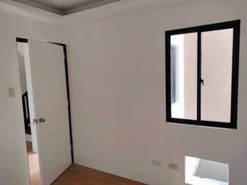 FOR SALE: ​Fully Furnished 3-Storey, 6 Bedroom at Fairview, Quezon City