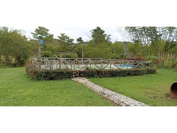 Finca de recreo plana con piscina en El Peñol.