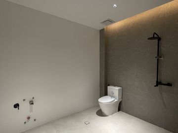 For Sale Brand New 4 Bedrooms Residential House in Greenheights Village