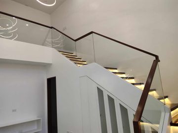 14M For Sale 3 Storey House & Lot with 2CG in Dela Paz Upper Antipolo LSS