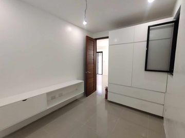 14M For Sale 3 Storey House & Lot with 2CG in Dela Paz Upper Antipolo LSS