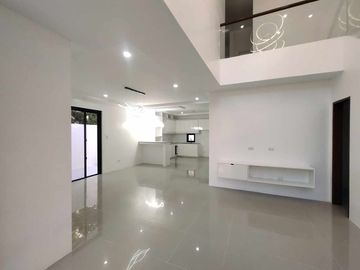 14M For Sale 3 Storey House & Lot with 2CG in Dela Paz Upper Antipolo LSS