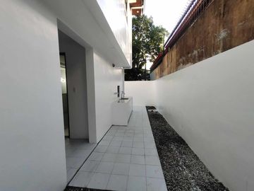 14M For Sale 3 Storey House & Lot with 2CG in Dela Paz Upper Antipolo LSS
