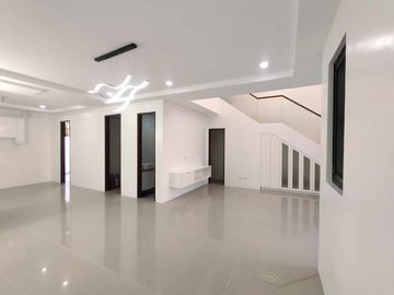 14M For Sale 3 Storey House & Lot with 2CG in Dela Paz Upper Antipolo LSS