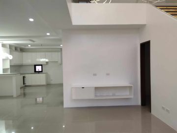 14M For Sale 3 Storey House & Lot with 2CG in Dela Paz Upper Antipolo LSS