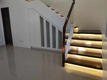 14M For Sale 3 Storey House & Lot with 2CG in Dela Paz Upper Antipolo LSS