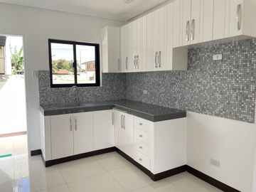 4-bedroom Single Detached House w/ Balcony Sale in Grand Parkplace Imus Cavite