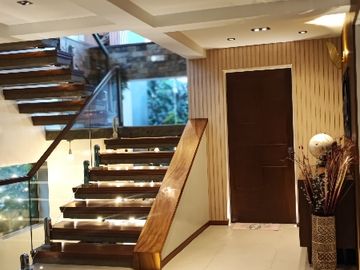 Furnished Luxurious Modern Asian Contemporary Home in Alviera Ayala